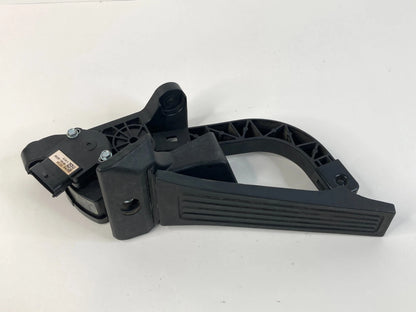 2013-2018 HYUNDAI SANTA FE 3.3L ACCELERATOR GAS PEDAL ASSEMBLY 35190-4X700 OEM