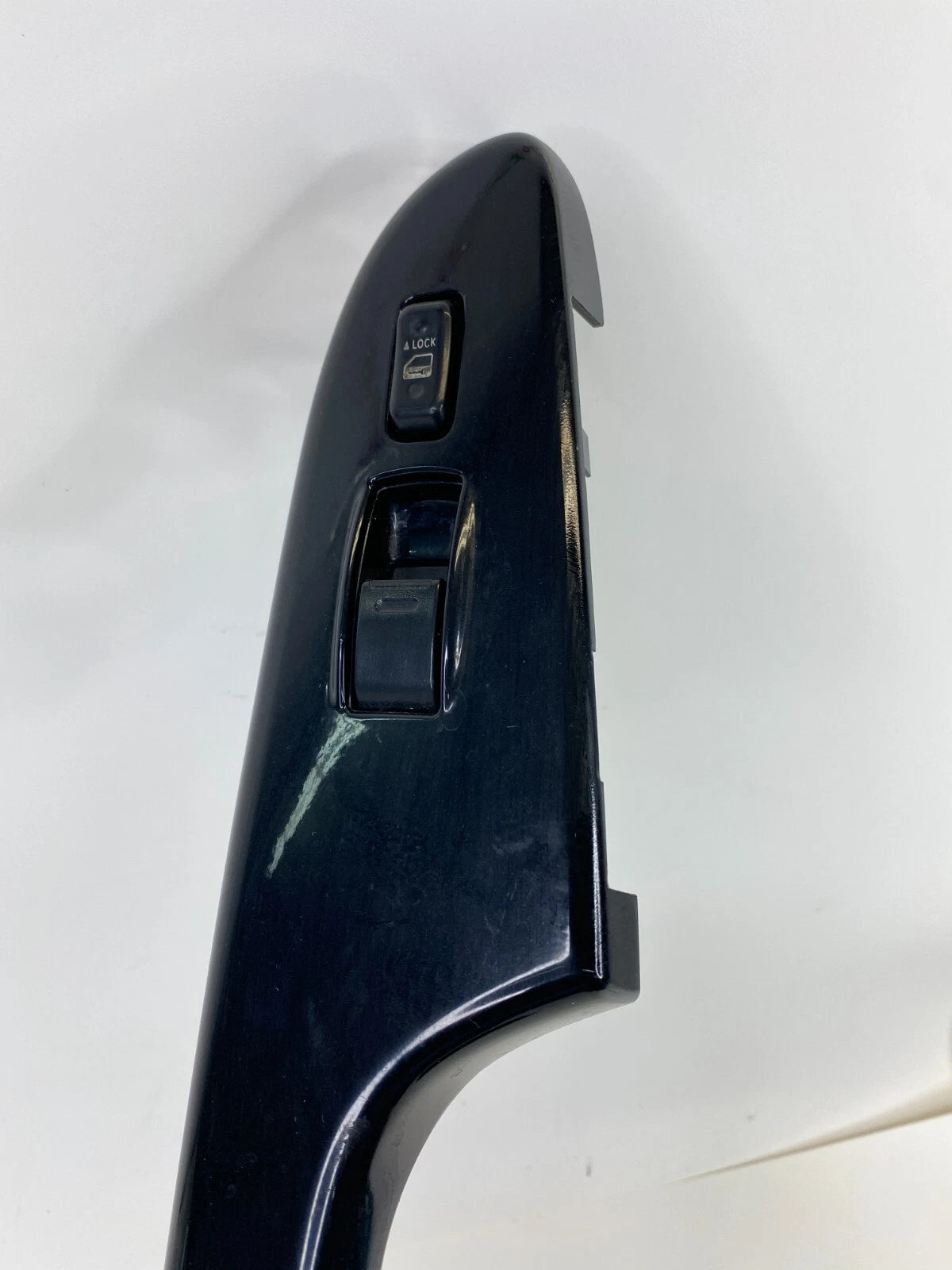04-10 TOYOTA SIENNA FRONT RIGHT SIDE DOOR ARMREST W/ WINDOW SWITCH 74231-AE011