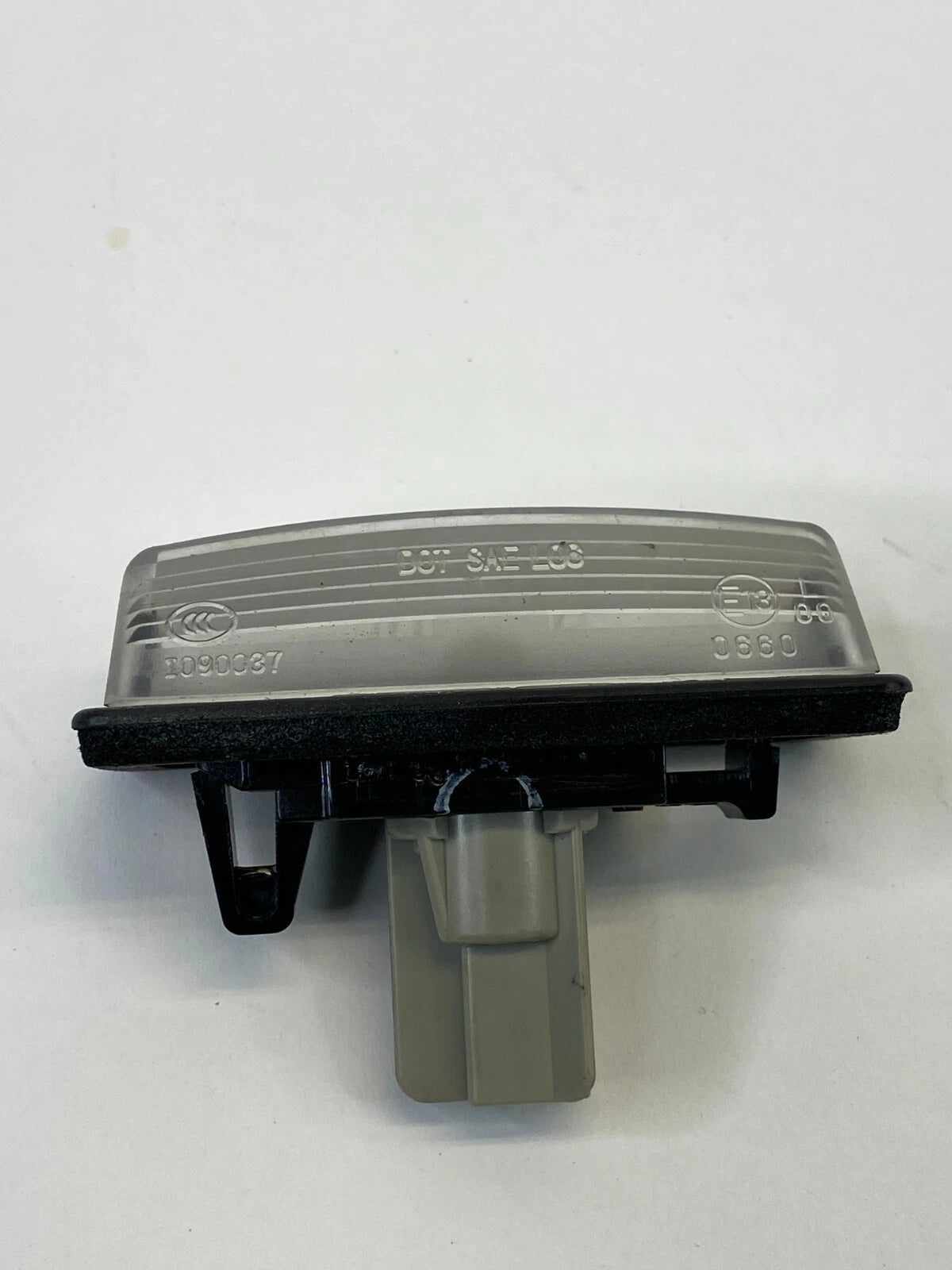 2008-2013 NISSAN ROGUE REAR TRUNK LICENSE PLATE LIGHT LAMP ASSEMBLY I090037 OEM