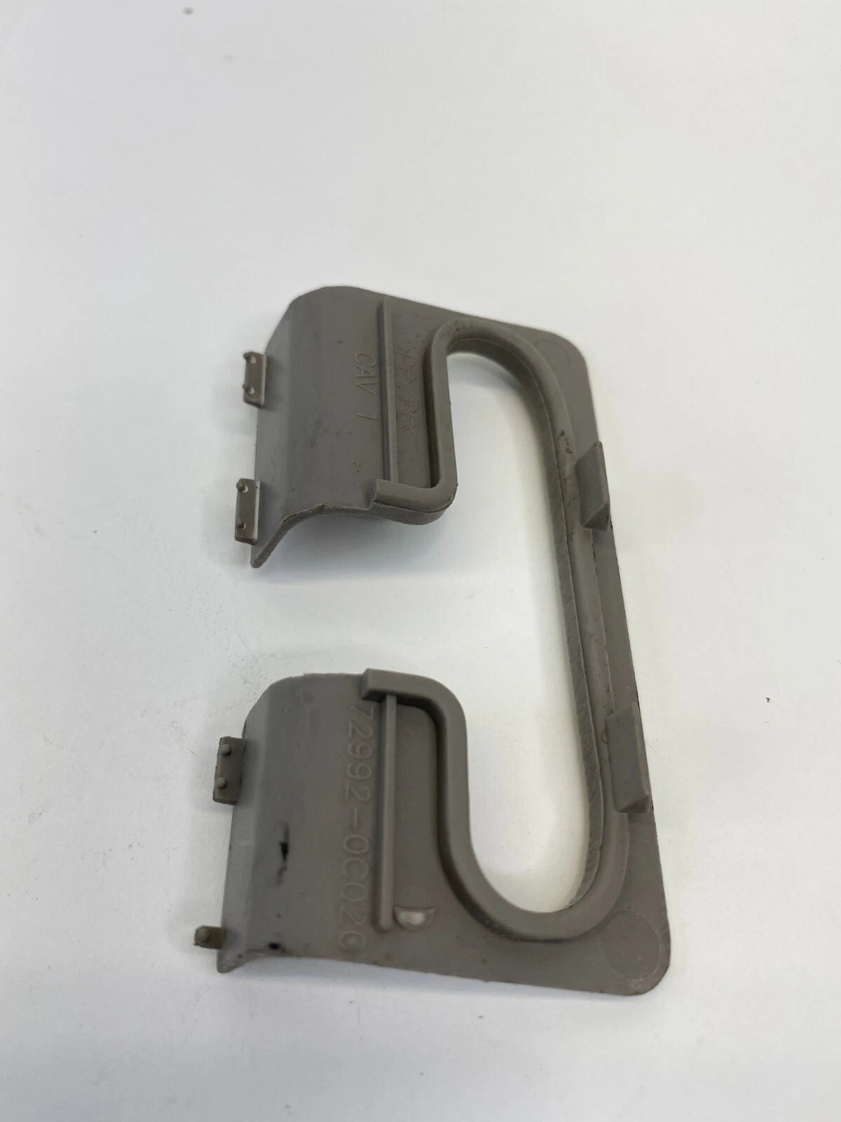 2001-2005 TOYOTA SEQUOIA FRONT RIGHT SEAT CUSHION BUCKLE COVER 72992-0C020 OEM