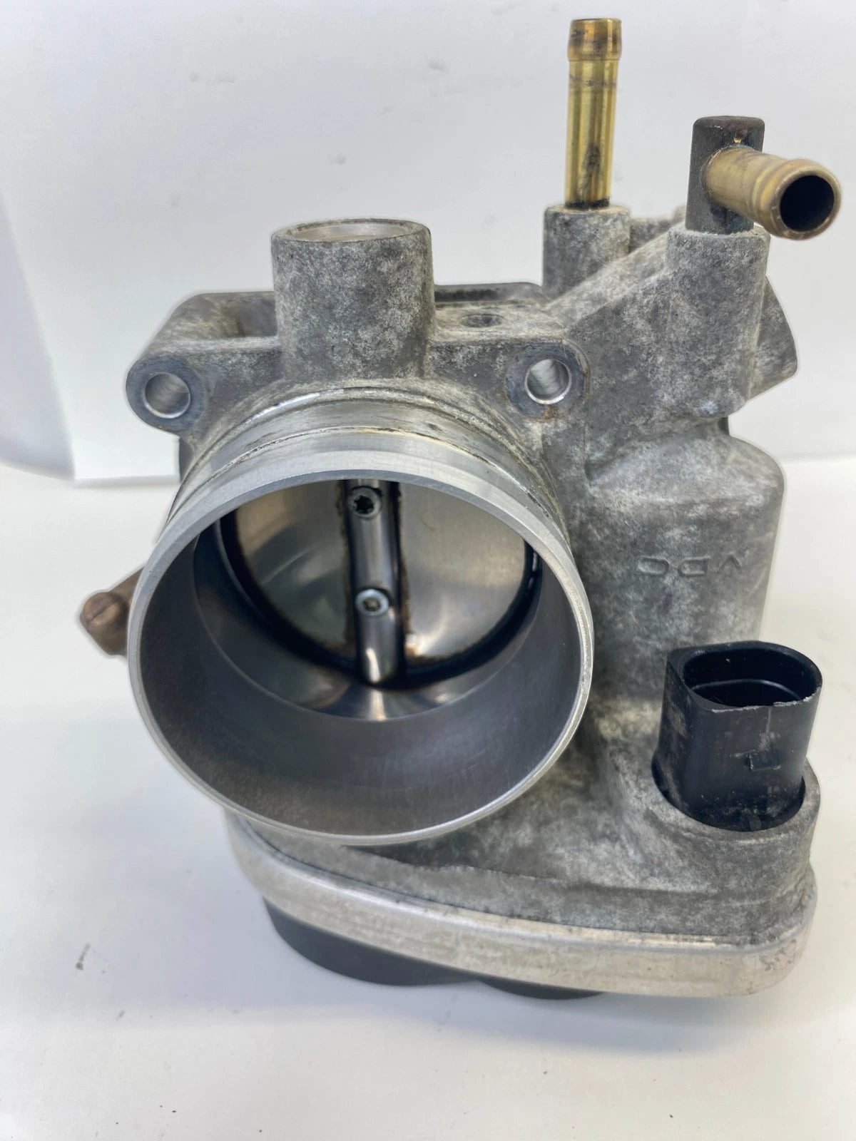2004 2005 VW NEW BEETLE JETTA 2.0L THROTTLE BODY VALVE ASSY 06A-133-062-S OEM
