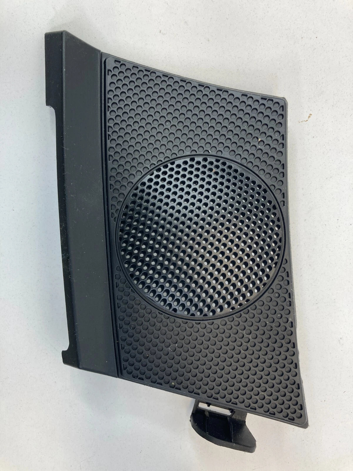 2004-2008 MITSUBISHI ENDEAVOR FRONT LEFT SIDE DASH SPEAKER GRILLE MR951293 OEM