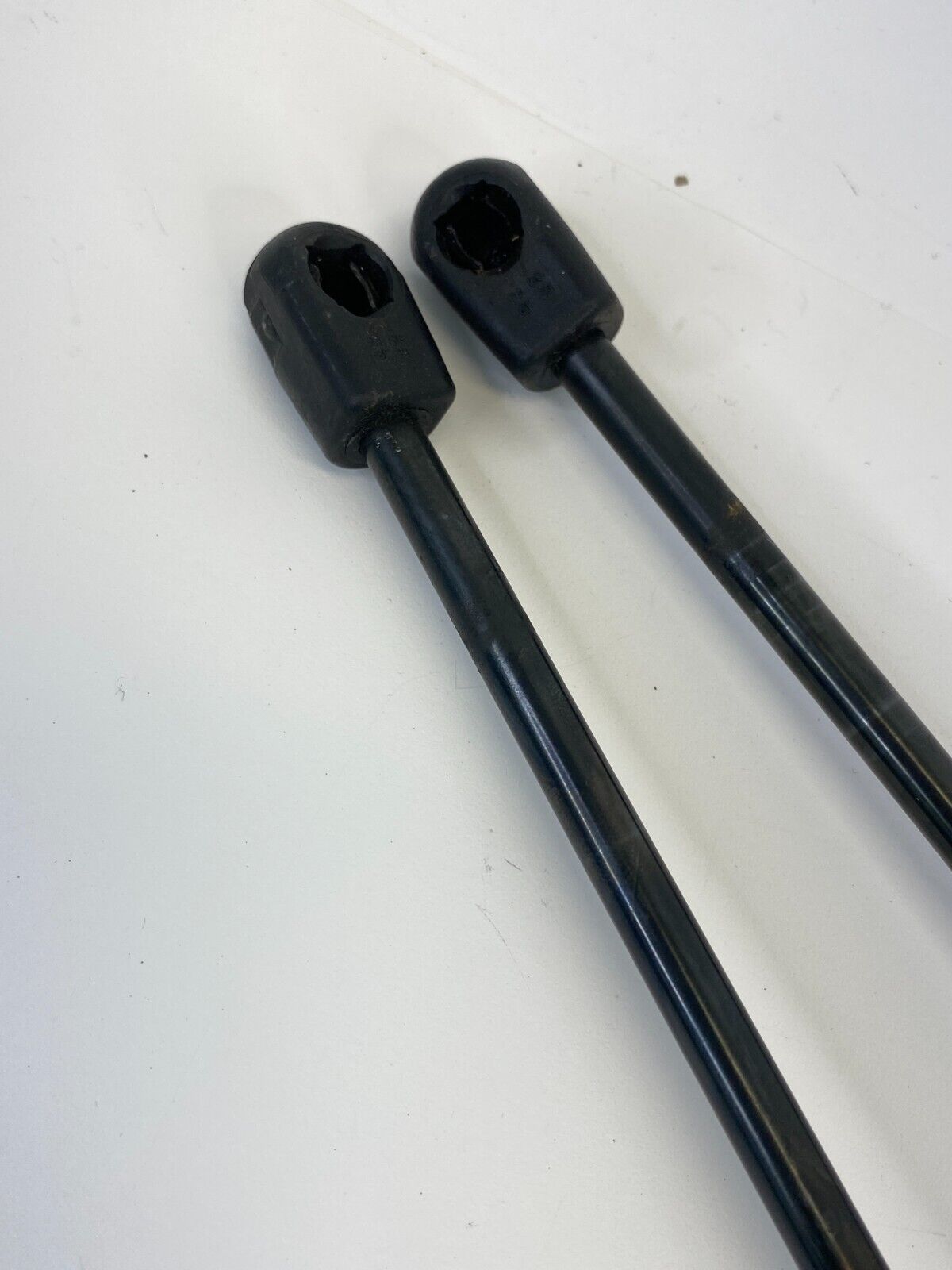 2002-2004 Nissan Pathfinder Rear Trunk Liftgate Support Shock Struts Pair LH RH