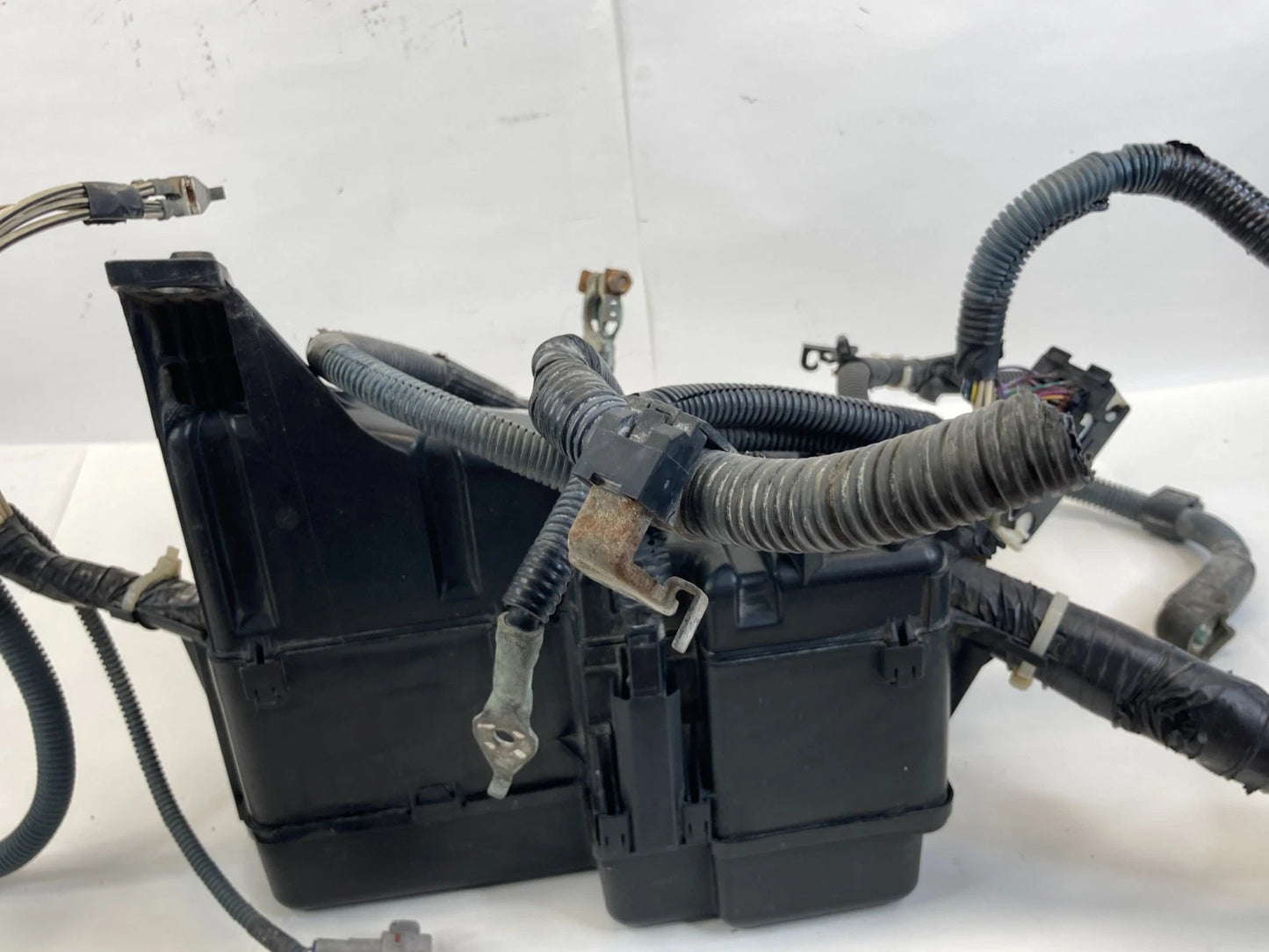 2008-2010 TOYOTA SIENNA 3.5L A/T ENGINE BAY FUSE RELAY DISTRIBUTION JUNCTION BOX