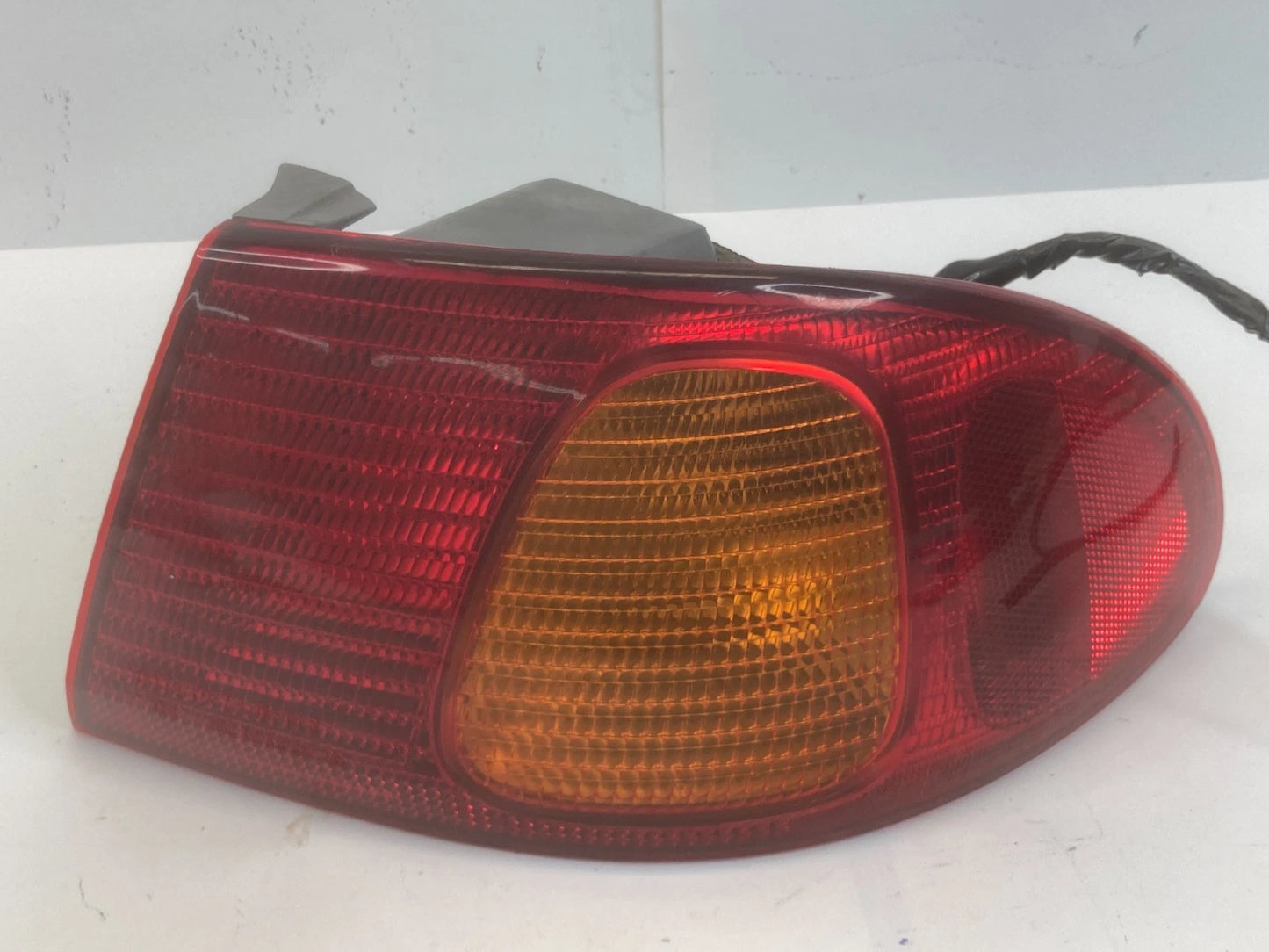 1998-2002 TOYOTA COROLLA REAR RIGHT PASSENGER OUTER TAIL LIGHT BRAKE LAMP OEM