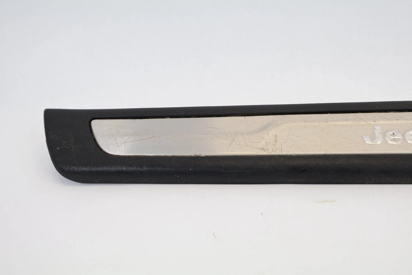 2011-2021 GRAND CHEROKEE FRONT LEFT DOOR SILL SCUFF PLATE MOLDING OEM INC81DX9AB