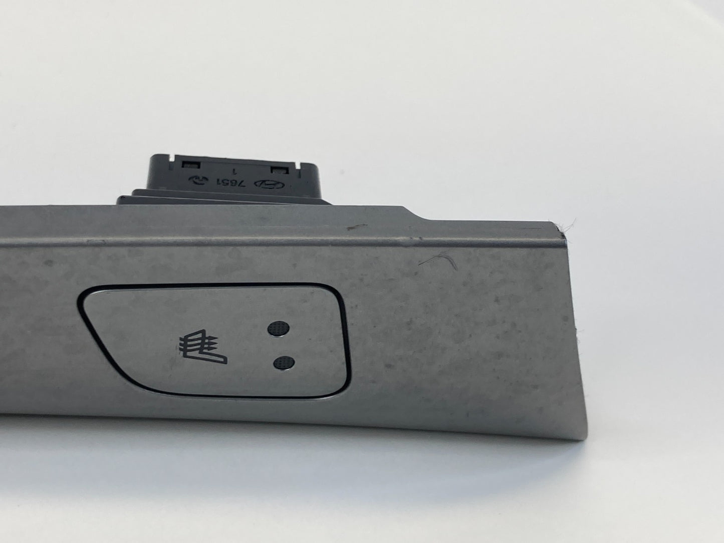 2009 2010 Hyundai Sonata Dash Right Side Heated Seat Switch W/ Bezel Cover OEM