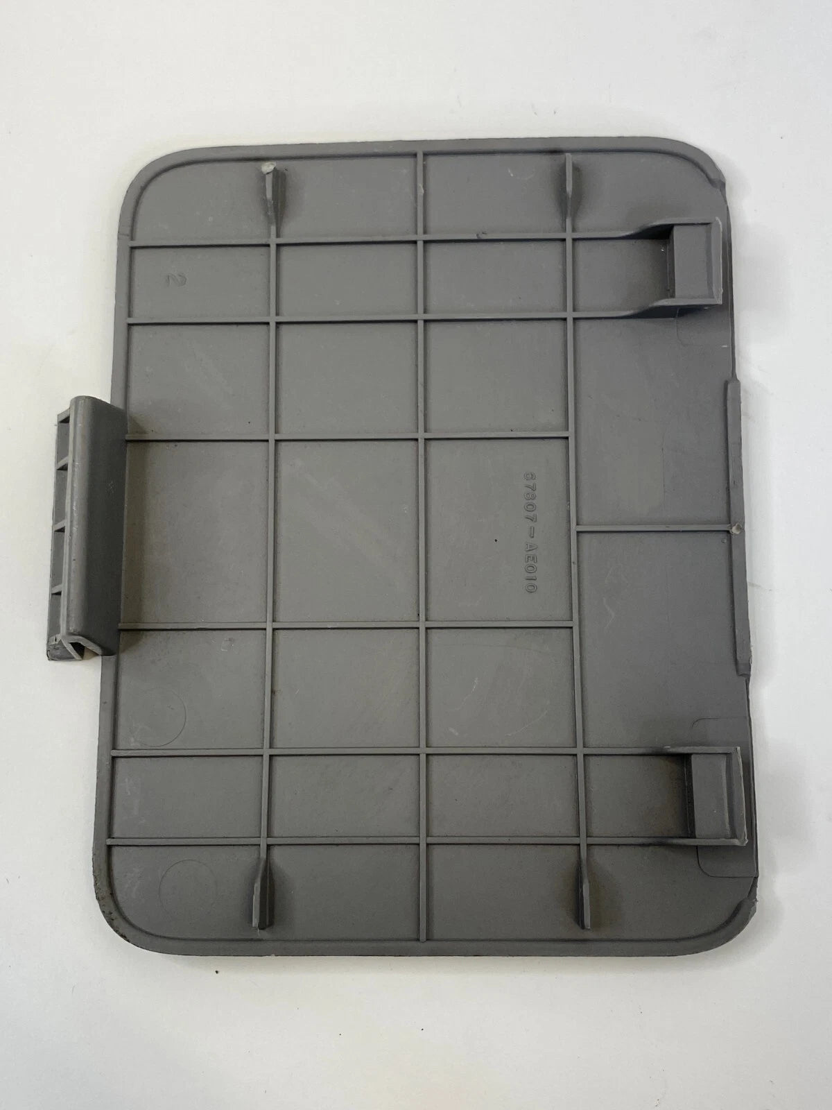 04-10 TOYOTA SIENNA LIFTGATE ACCESS PANEL COVER CAP TRIM 67807-AE010 OEM