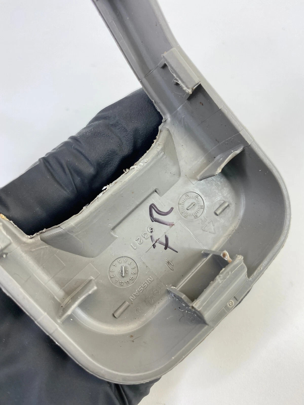 2007-2012 NISSAN ALTIMA RIGHT SIDE SEAT TRACK END COVER CAP TRIM BEZEL OEM