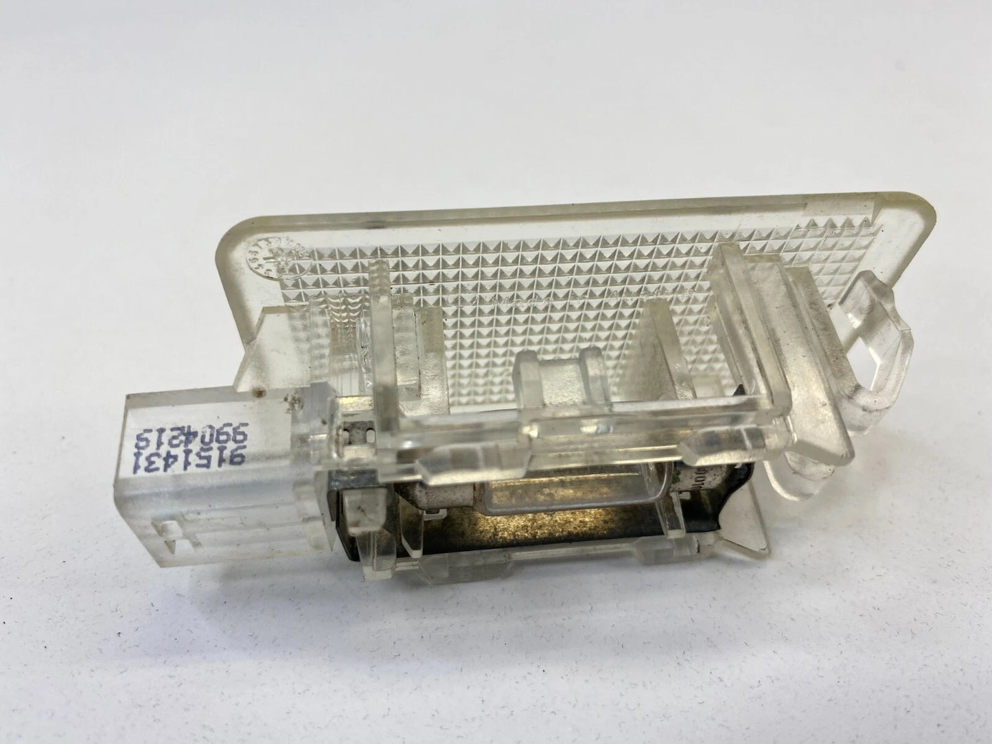 99-16 VOLVO S80 SEDAN REAR TRUNK INTERIOR COURTESY LIGHT LAMP LENS 9151431 OEM