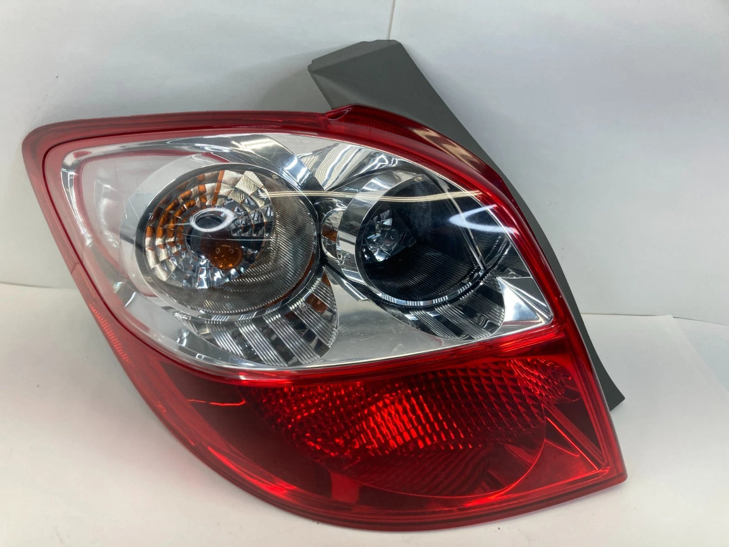 2009-2013 TOYOTA MATRIX REAR LEFT DRIVER TAILLIGHT TAIL LAMP OEM