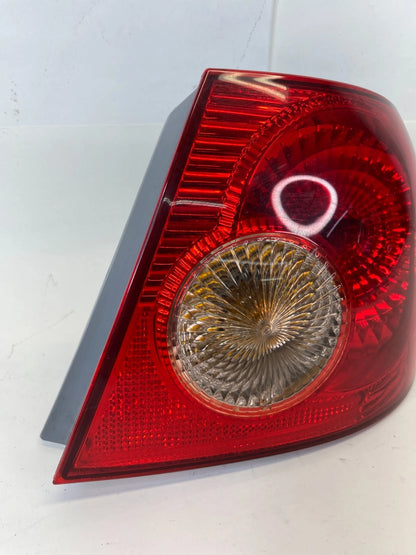2005-2008 TOYOTA COROLLA SEDAN RR RIGHT SIDE OUTER TAILLIGHT TAIL LIGHT LAMP OEM
