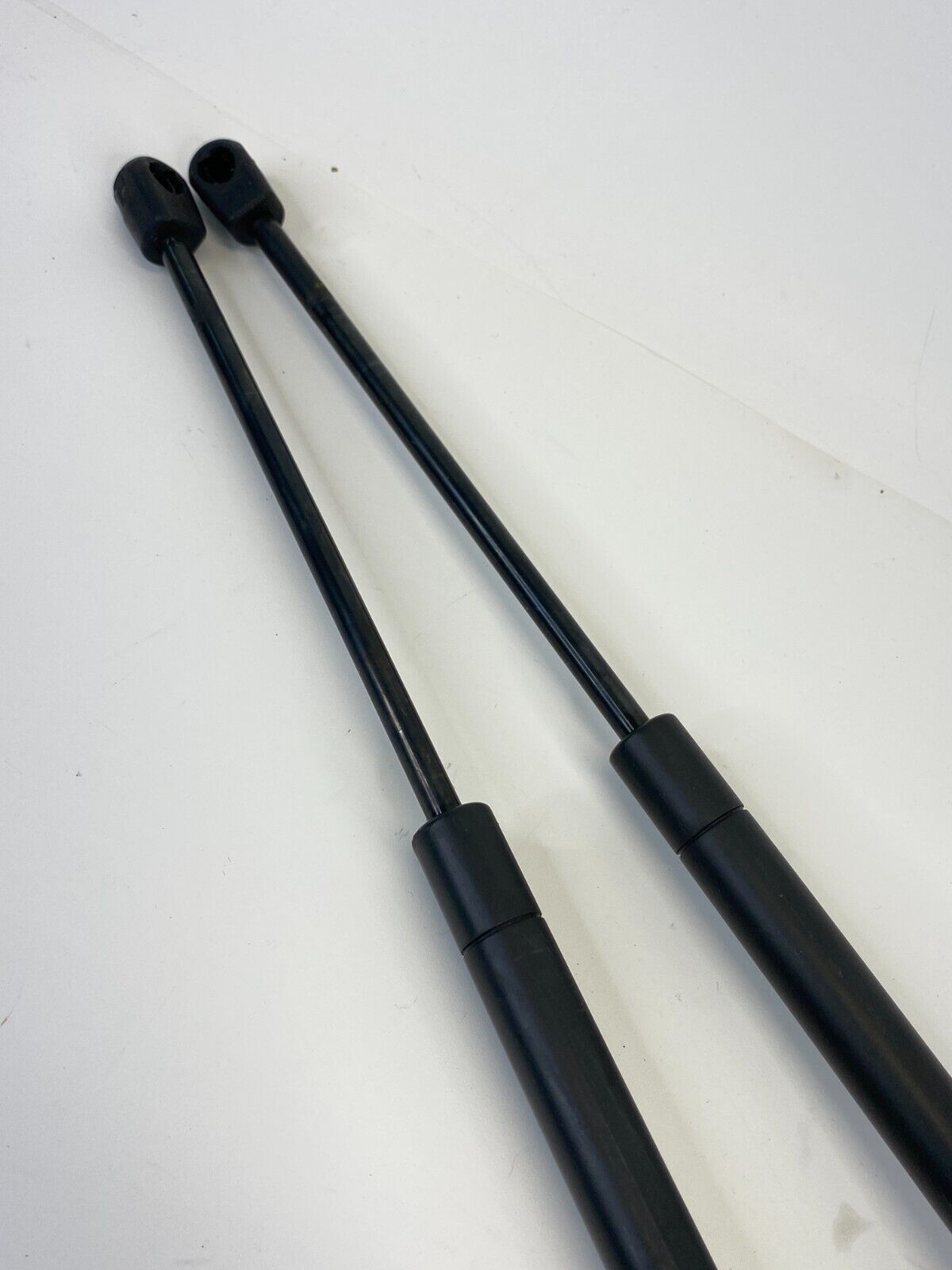 2002-2004 Nissan Pathfinder Rear Trunk Liftgate Support Shock Struts Pair LH RH