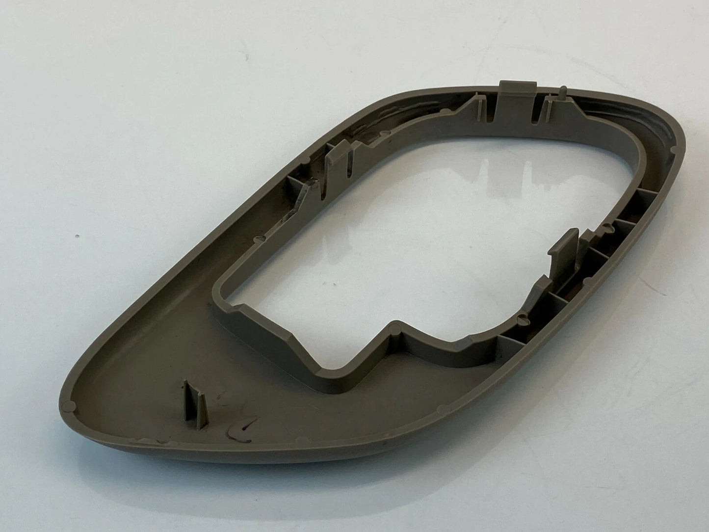 1995-1999 CHEVROLET SUBURBAN C1500 C2500 REAR RIGHT SIDE INNER DOOR HANDLE BEZEL