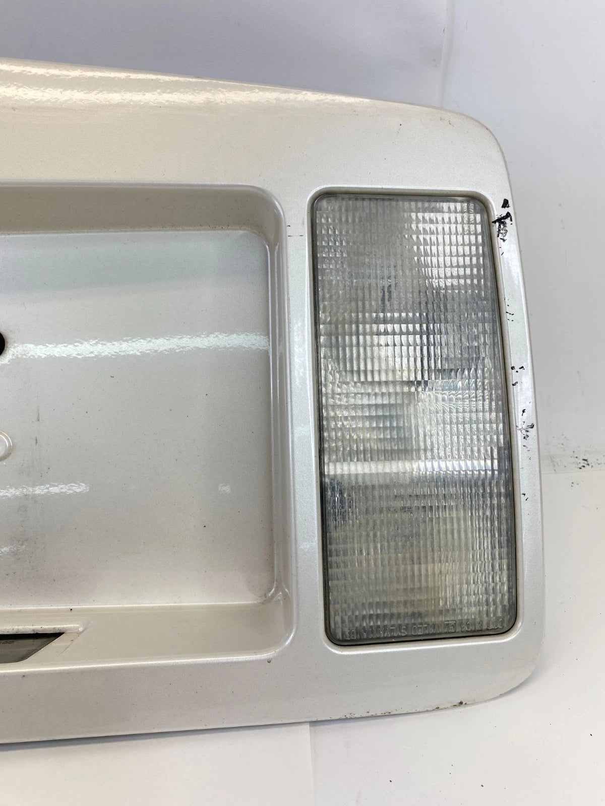 04-09 CADILLAC SRX TRUNK LID LICENSE PLATE HOLDER W/ BACKUP LIGHT LAMP 10387217