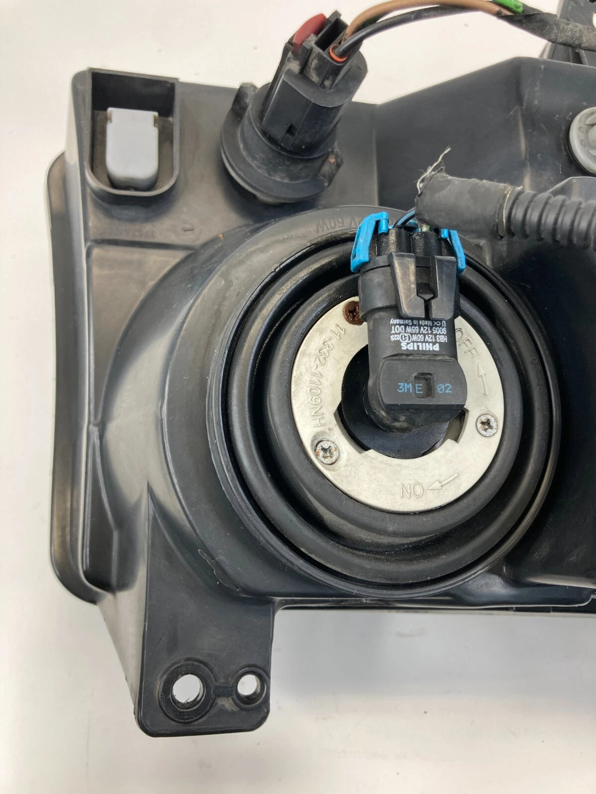 2005-2010 CHRYSLER 300 LEFT DRIVER SIDE HEADLIGHT HEADLAMP HALOGEN AFTER MARKET