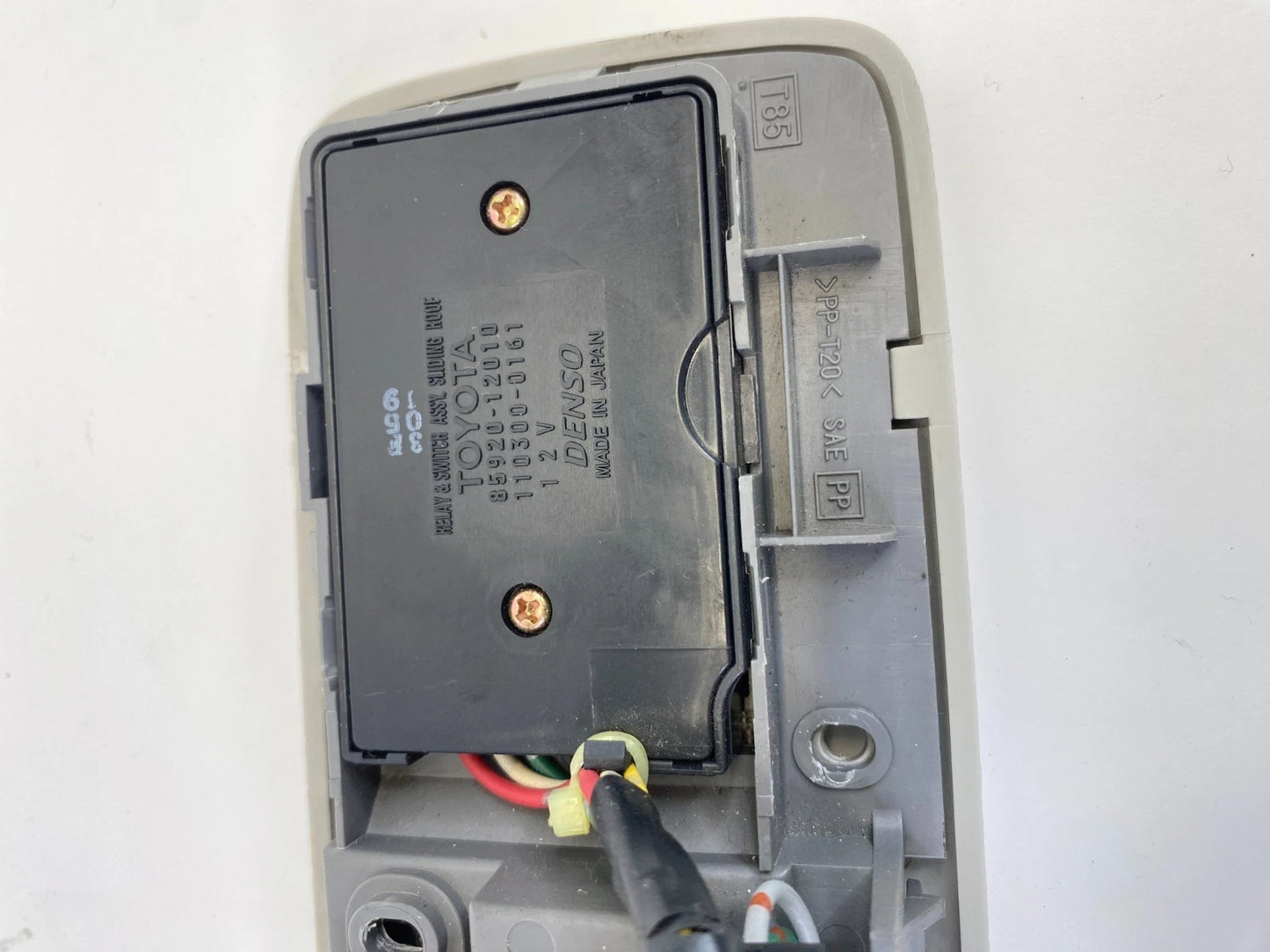 2003-2008 Pontiac Vibe Matrix Roof Overhead Dome Map Light w/ Sunroof Switch