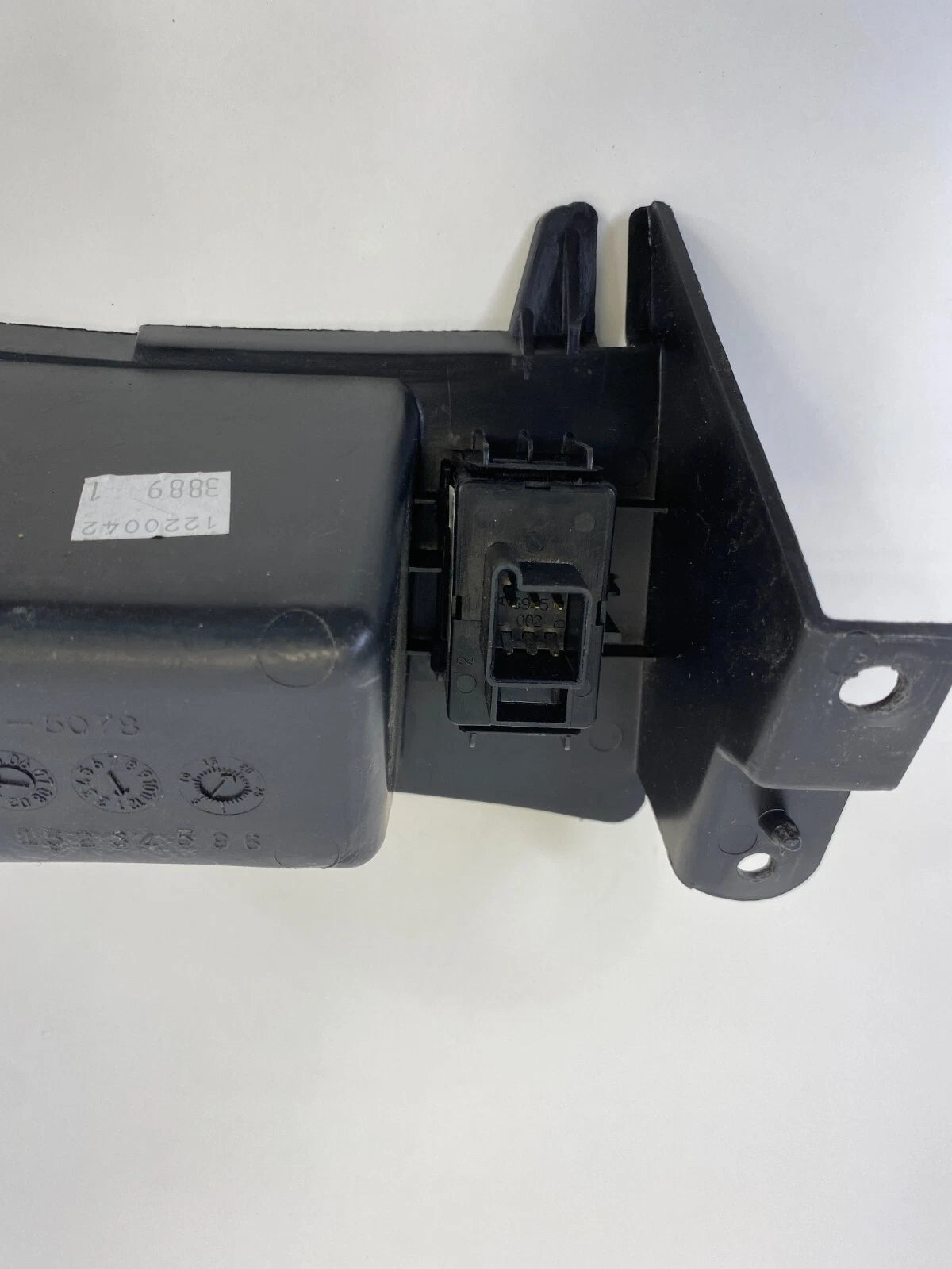 2003-2005 SATURN VUE CENTER DASH TRAY W/ HEATED SEAT SWITCH CONTROL 15234596 OEM