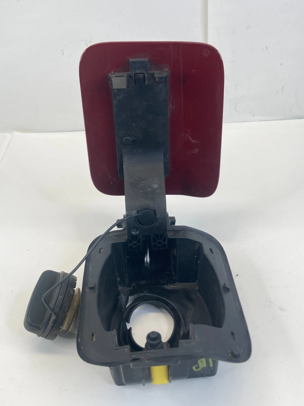 2010-2017 GMC TERRAIN FUEL FILLER GAS DOOR LID COVER WITH CAP 20982328 OEM