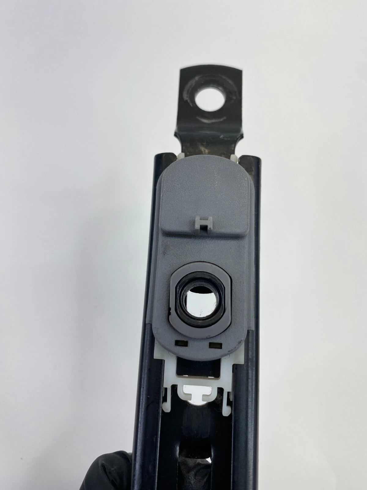 2005 2006 HYUNDAI ELANTRA FRONT RIGHT PASSENGER SEAT BELT ADJUSTER HEIGHT OEM