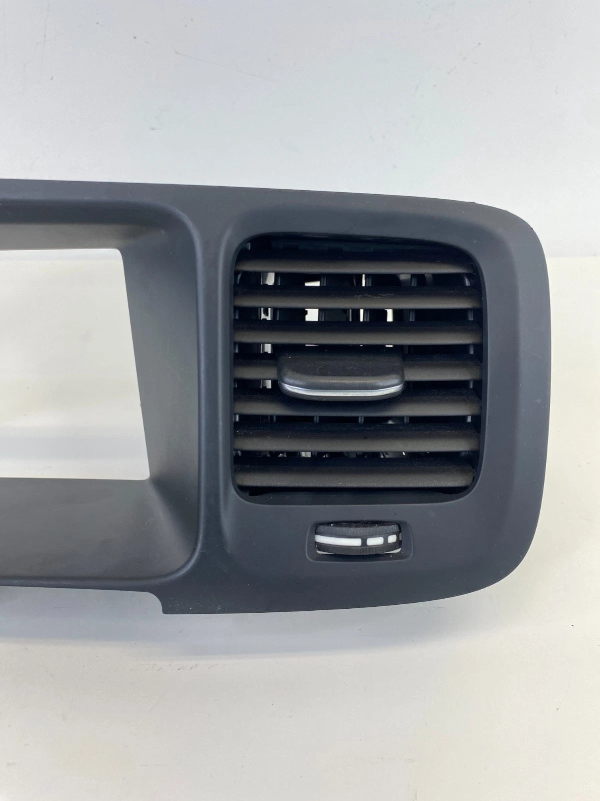 2011-2018 VOLVO S60 FRONT DASH CENTER SCREEN BEZEL TRIM W/ AIR VENT GRILLE OEM