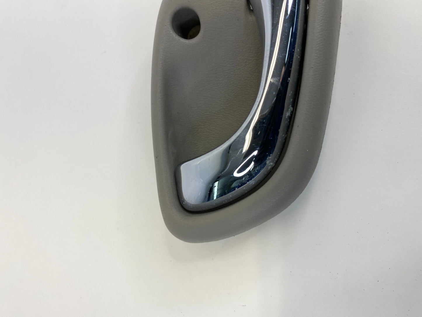 2003-2006 SUZUKI XL-7 REAR RIGHT PASSENGER SIDE DOOR INTERIOR DOOR HANDLE OEM