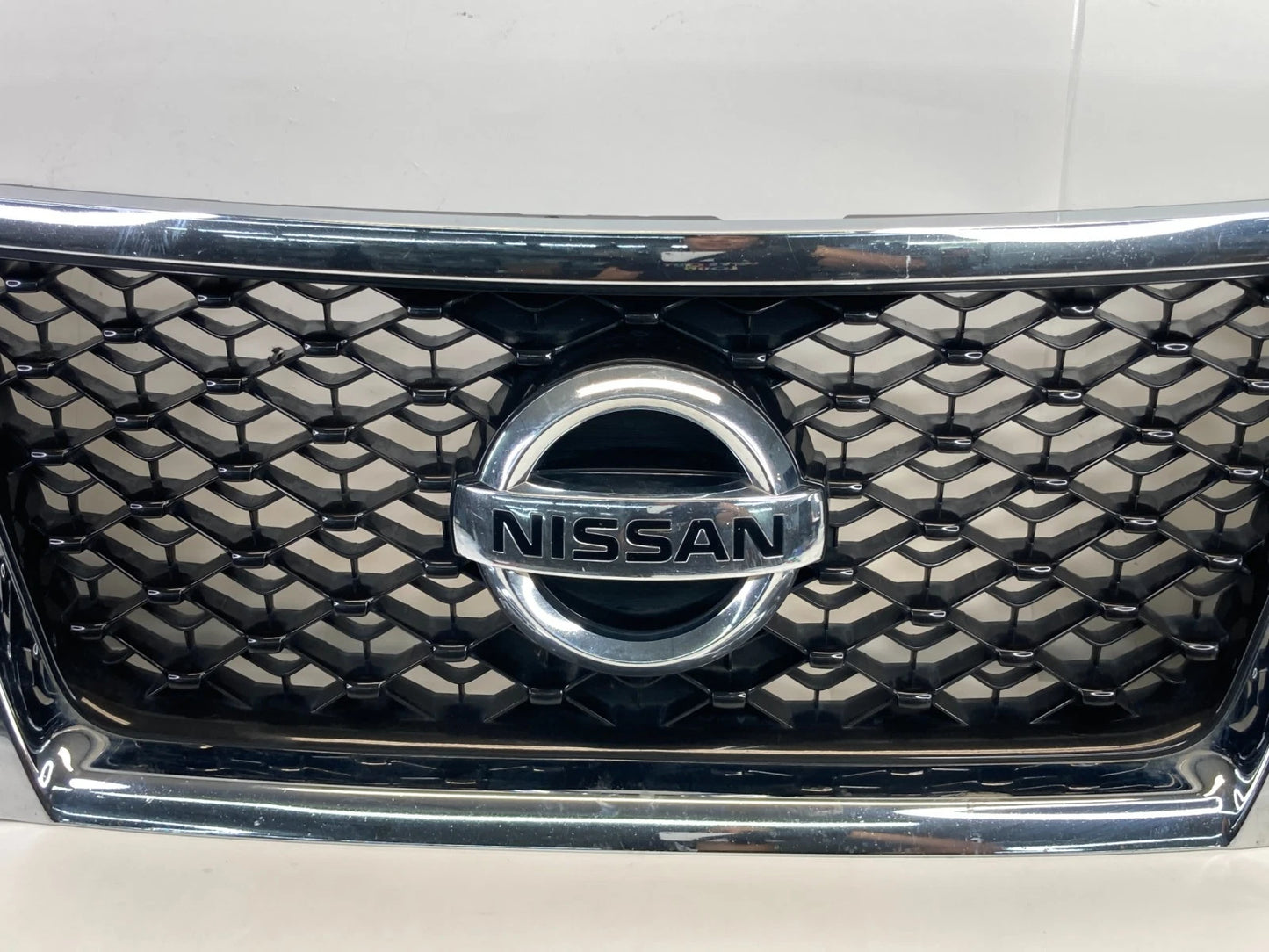 2013-2016 Nissan Pathfinder Front Upper Grill Grille W/O Camera 62310-3KN0A OEM