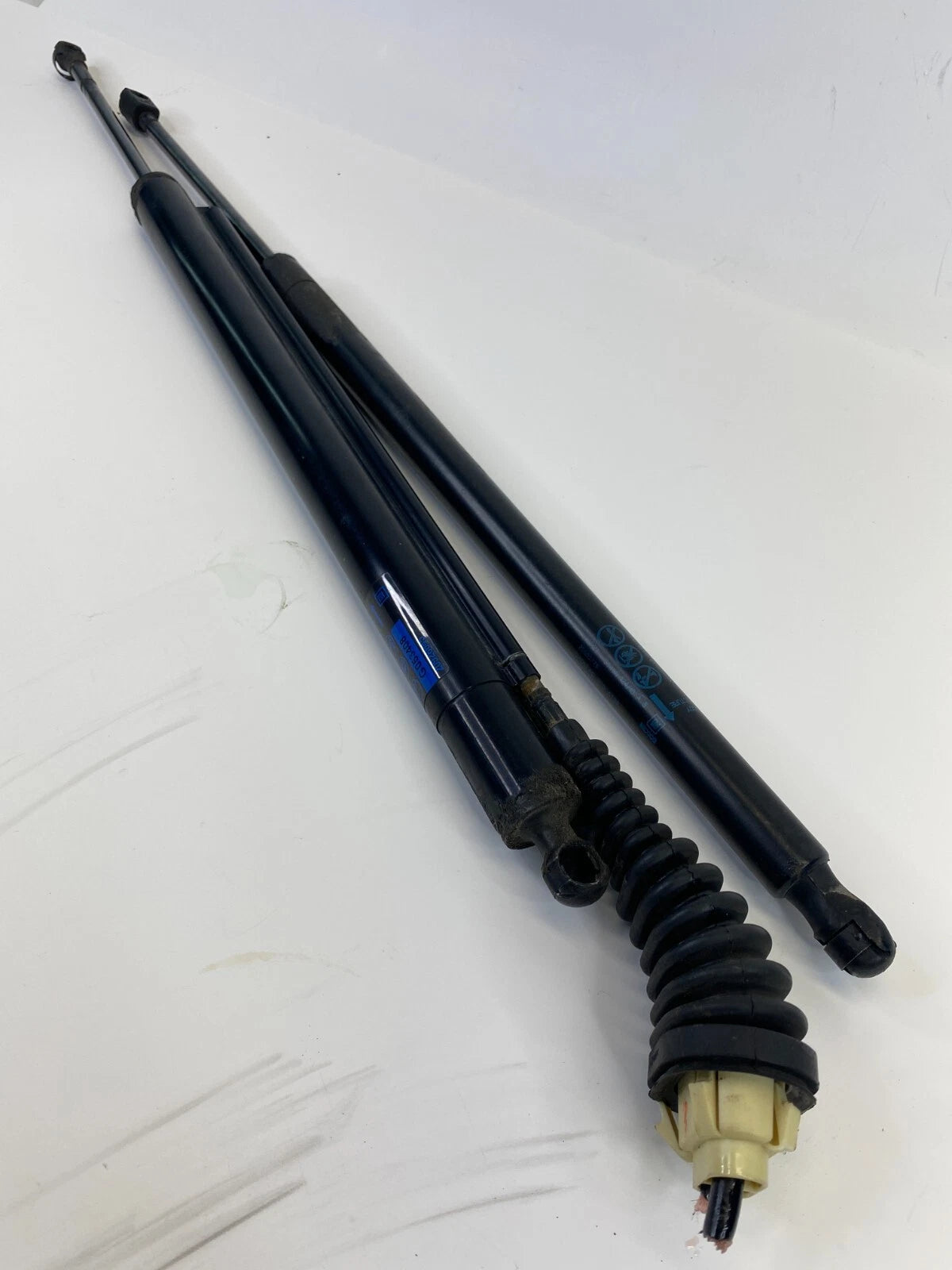 10-16 CADILLAC SRX TAILGATE LIFTGATE ACTUATOR LIFT STRUT CYLINDER PAIR 20928645