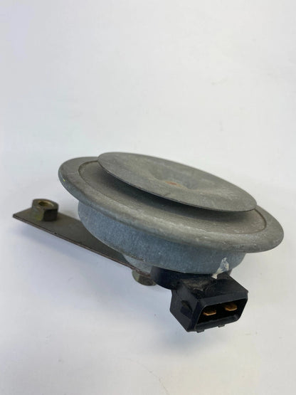 1999-2005 VOLKSWAGEN JETTA SEDAN ALARM SIREN HORN WITH BRACKET E67524 OEM
