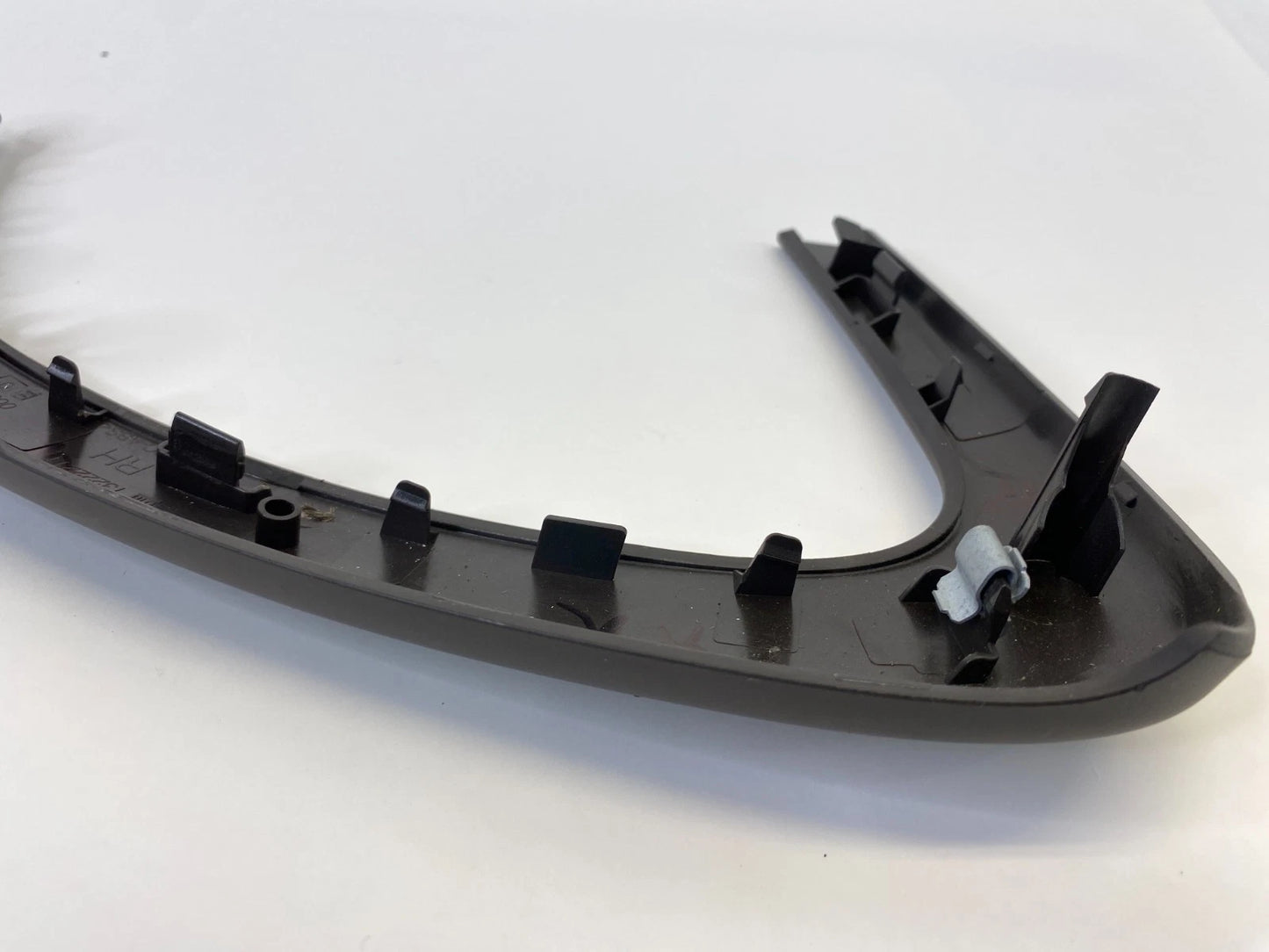 2011 BUICK REGAL REAR RIGHT SIDE INNER DOOR PULL HANDLE BEZEL TRIM 13222211 OEM