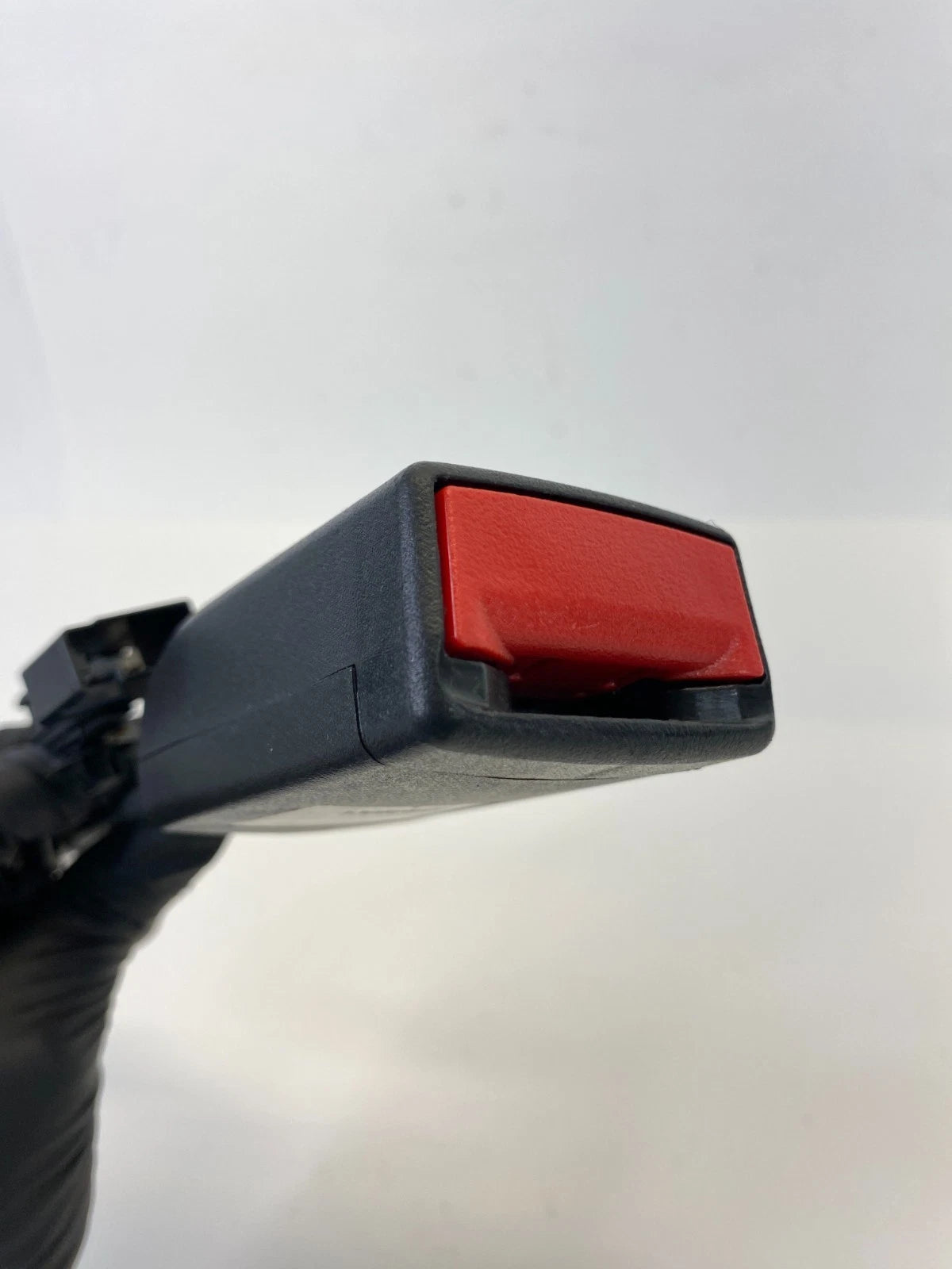 2013-2019 CADILLAC ATS FRONT LEFT DRIVER SIDE SEAT BELT BUCKLE END ASSY OEM