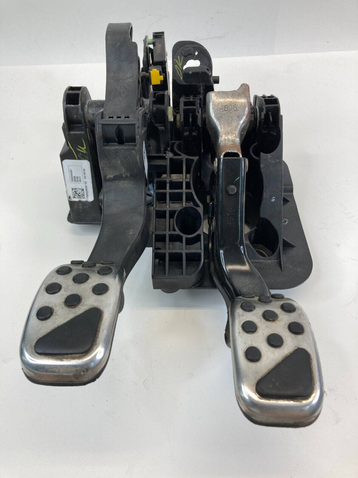 12-19 Fiat 500 1.4L Manual Brake Stop & Clutch Foot Pedal Assembly P68324962AB