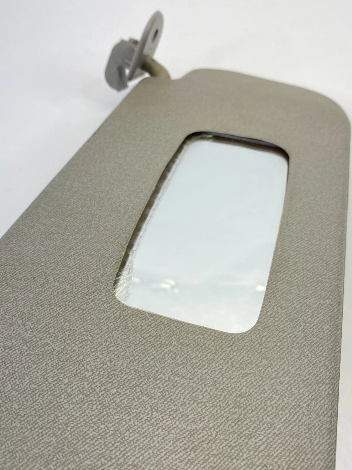 2006-2011 CHEVY AVEO AVEO5 RIGHT PASSENGER SUN VISOR SUNVISOR GREY W CLIP OEM