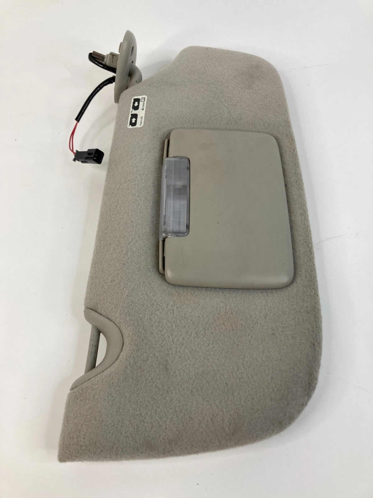 2005 2006 2007 GMC ENVOY FRONT RIGHT PASSENGER SUNVISOR SUN VISOR W ILLUMINATION
