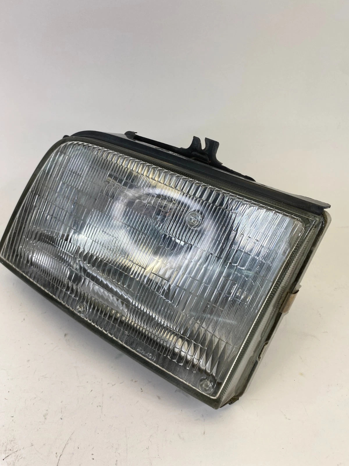 1998-2002 ISUZU TROOPER LEFT DRIVER SIDE HEADLIGHT HEAD LIGHT ASSEMBLY OEM