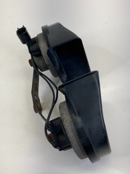 2003 2004 Ford Crown Victoria Dual Note Horn High & Low Note Pair E37042 OEM
