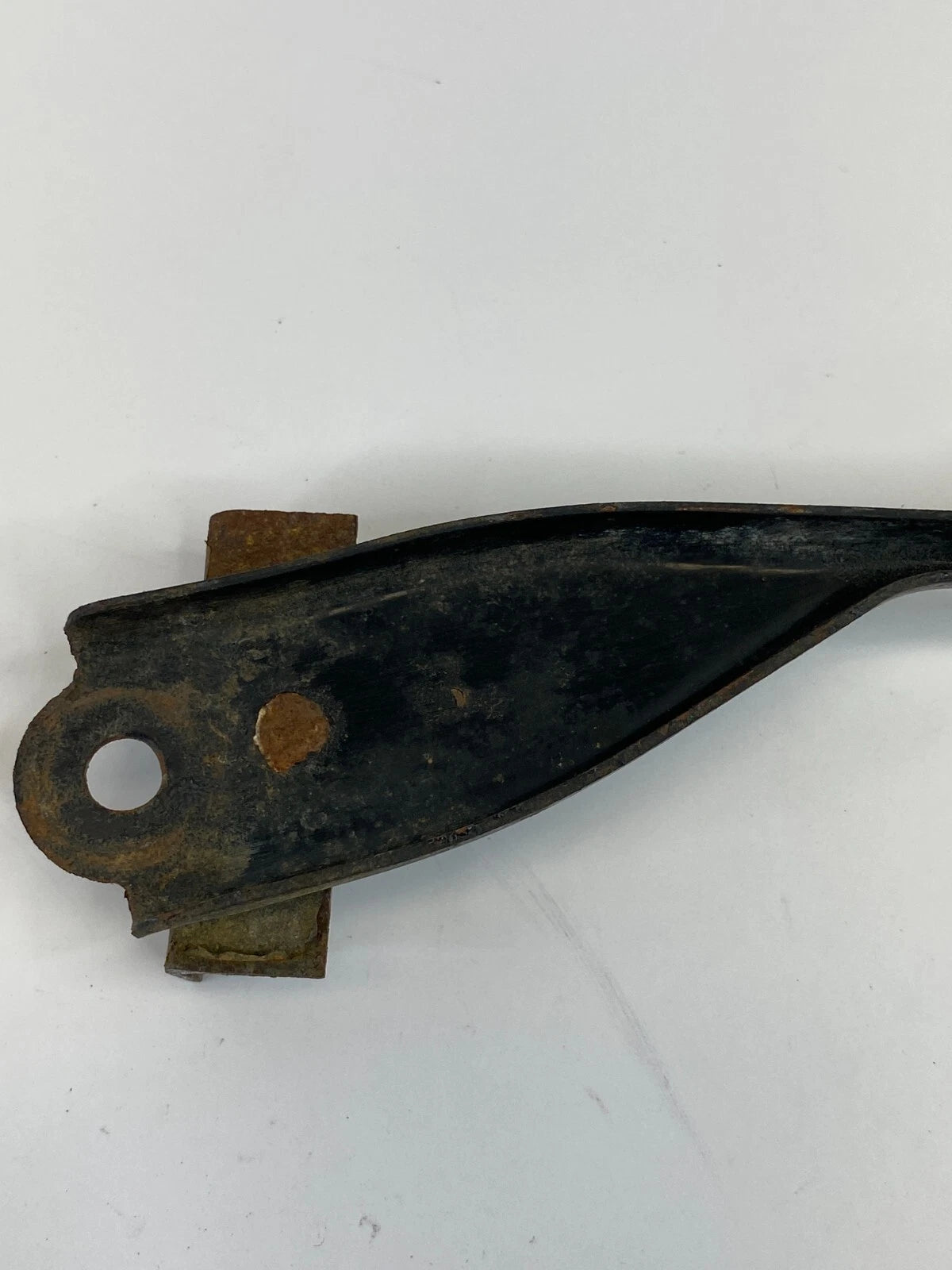 03 04 05 06 07 08 TOYOTA COROLLA 1.8L L4 BATTERY HOLD DOWN FRAME CLAMP OEM