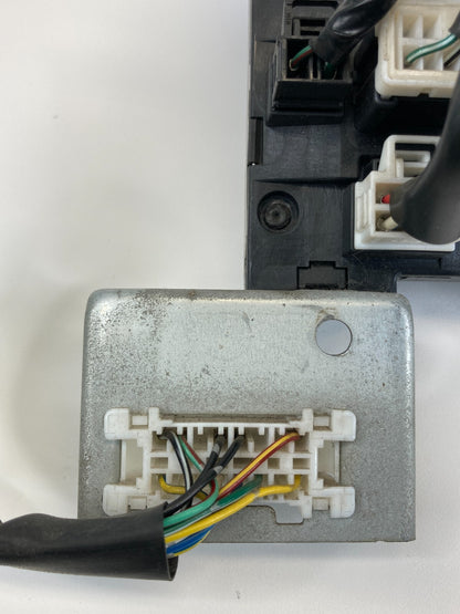 2002-2004 Nissan Pathfinder Dash Interior Fuse Box Junction Block 24350-5W900