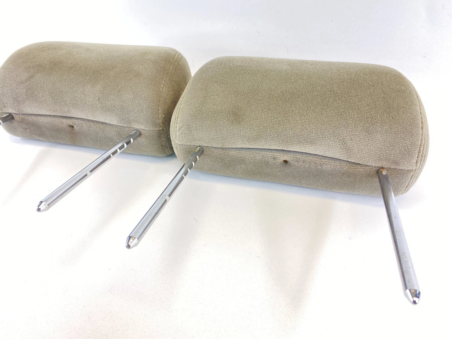 2000-2005 CHEVY IMPALA FRONT SEAT HEADREST HEAD REST PAIR SET LEFT & RIGHT