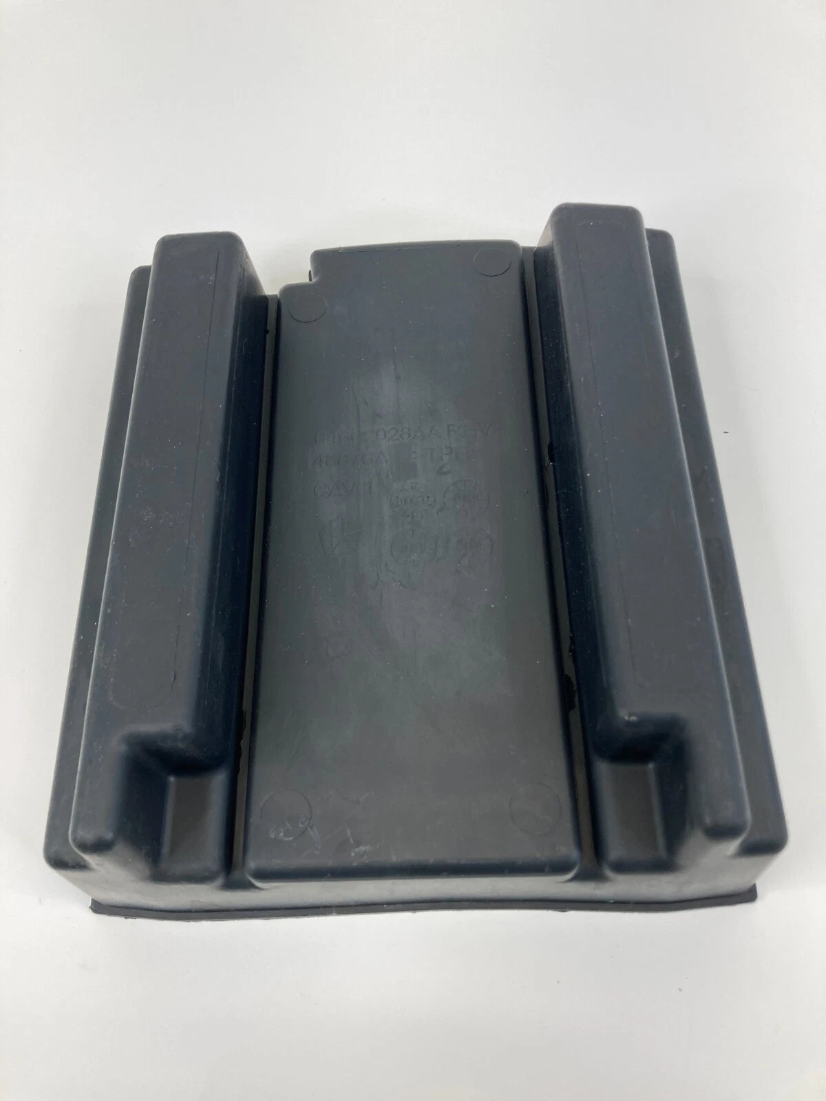 2008-2010 CHRYSLER 300 CENTER CONSOLE STORAGE TRAY INSERT MAT 04662028AA OEM