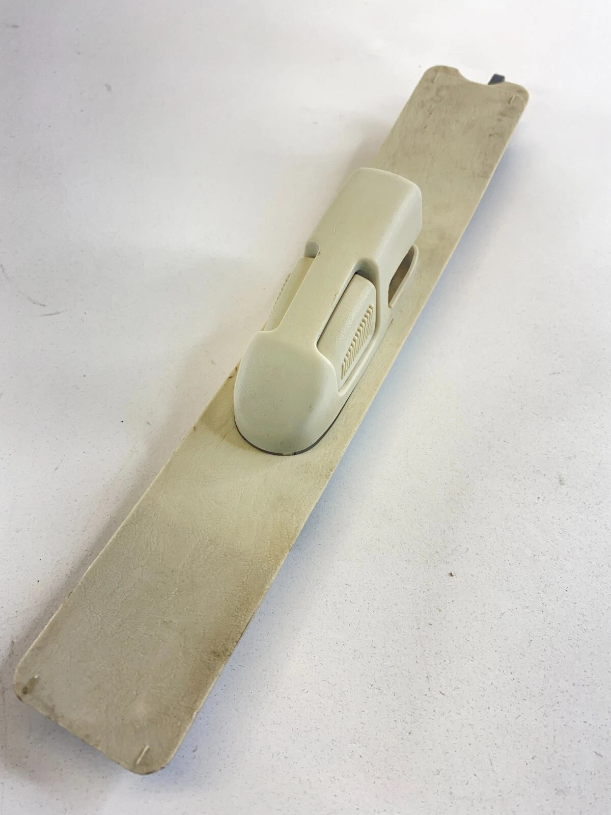 2008-2012 FORD ESCAPE FRONT LEFT DRIVER SEAT BELT SEATBELT HEIGHT ADJUSTER OEM
