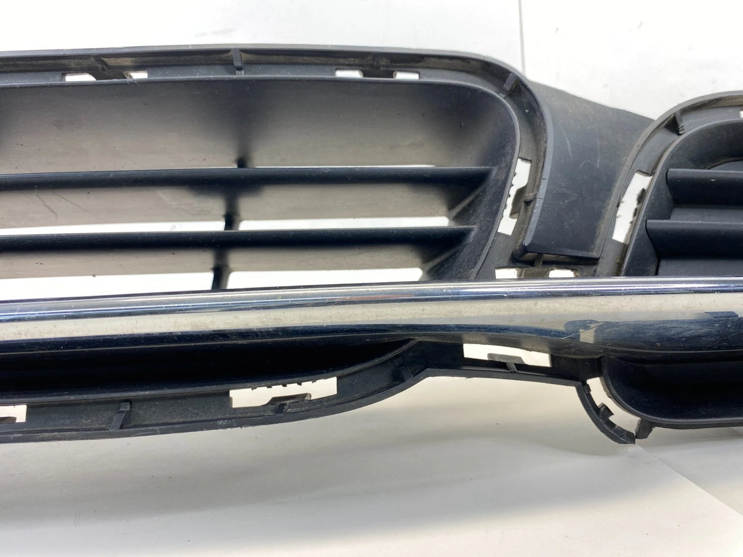 2011-2016 CHRYSLER TOWN & COUNTRY FRONT BUMPER LOWER GRILL GRILLE W/ FOG LIGHT