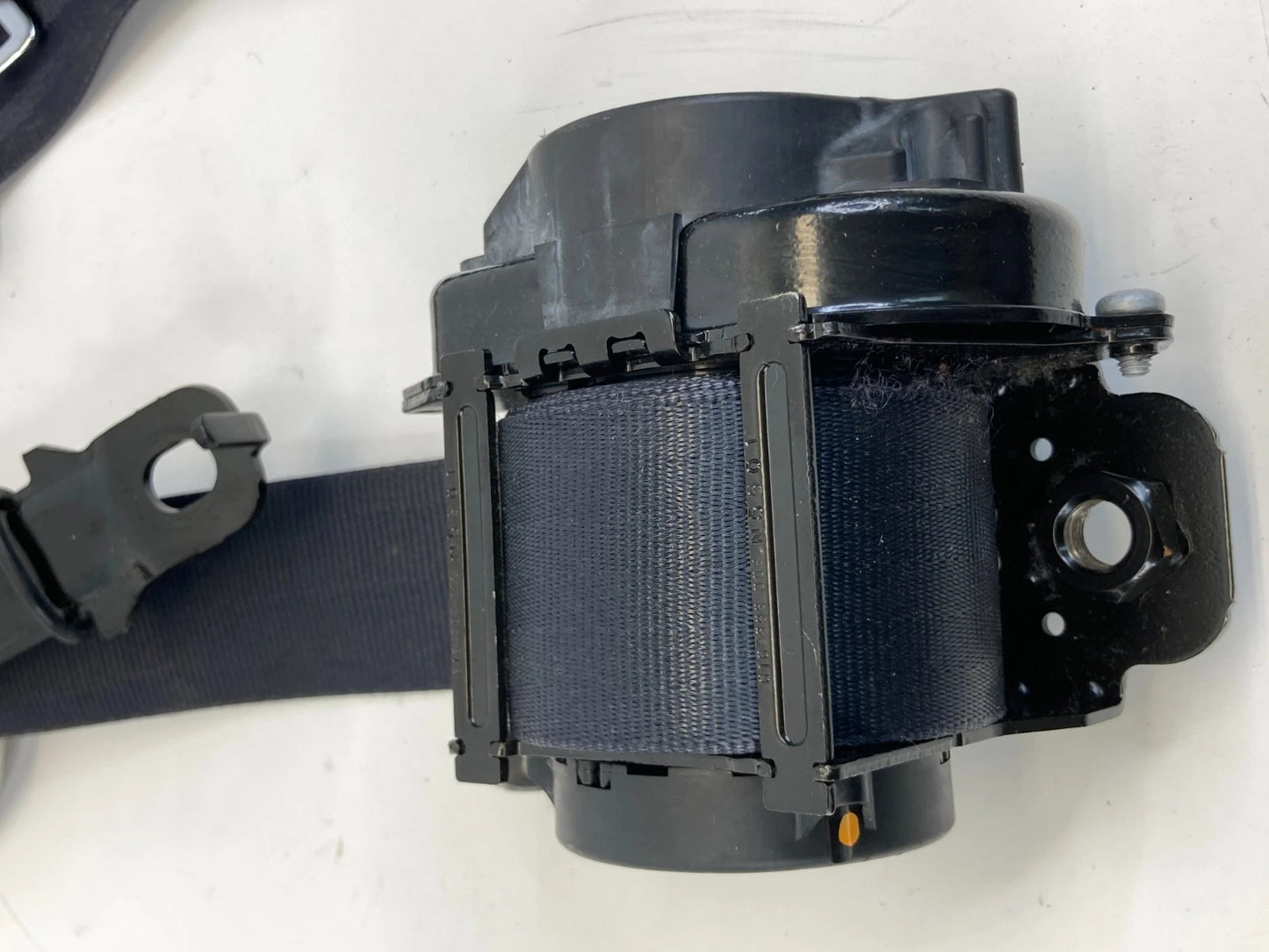 2016-2020 KIA SORENTO LEFT DRIVER SIDE SEAT BELT BUCKLE RETRACTOR ASSEMBLY OEM