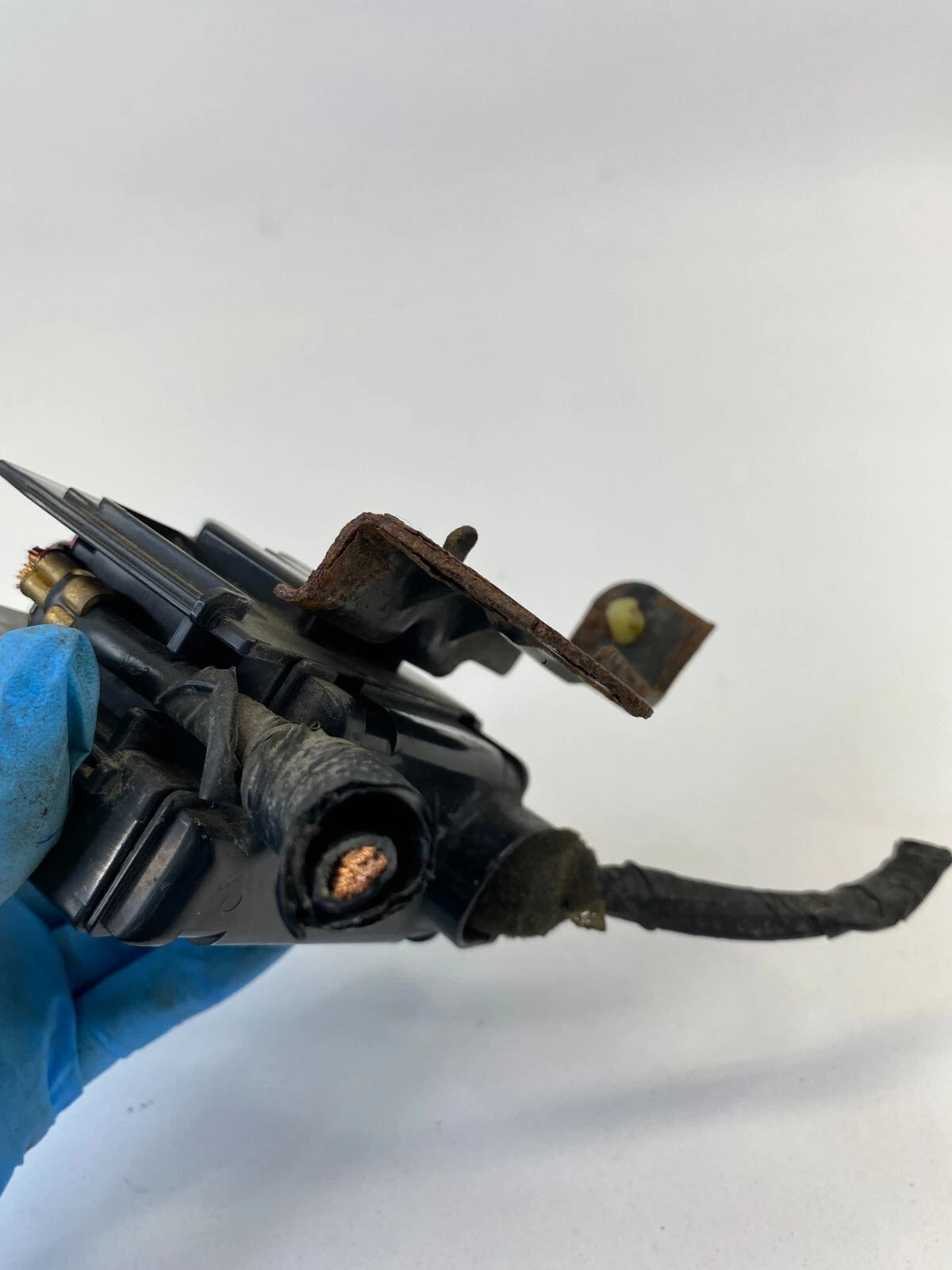 2005 HONDA PILOT EX-L 3.5L V6 AUTO TRANS ENGINE COMPARTMENT SMALL FUSE BOX OEM