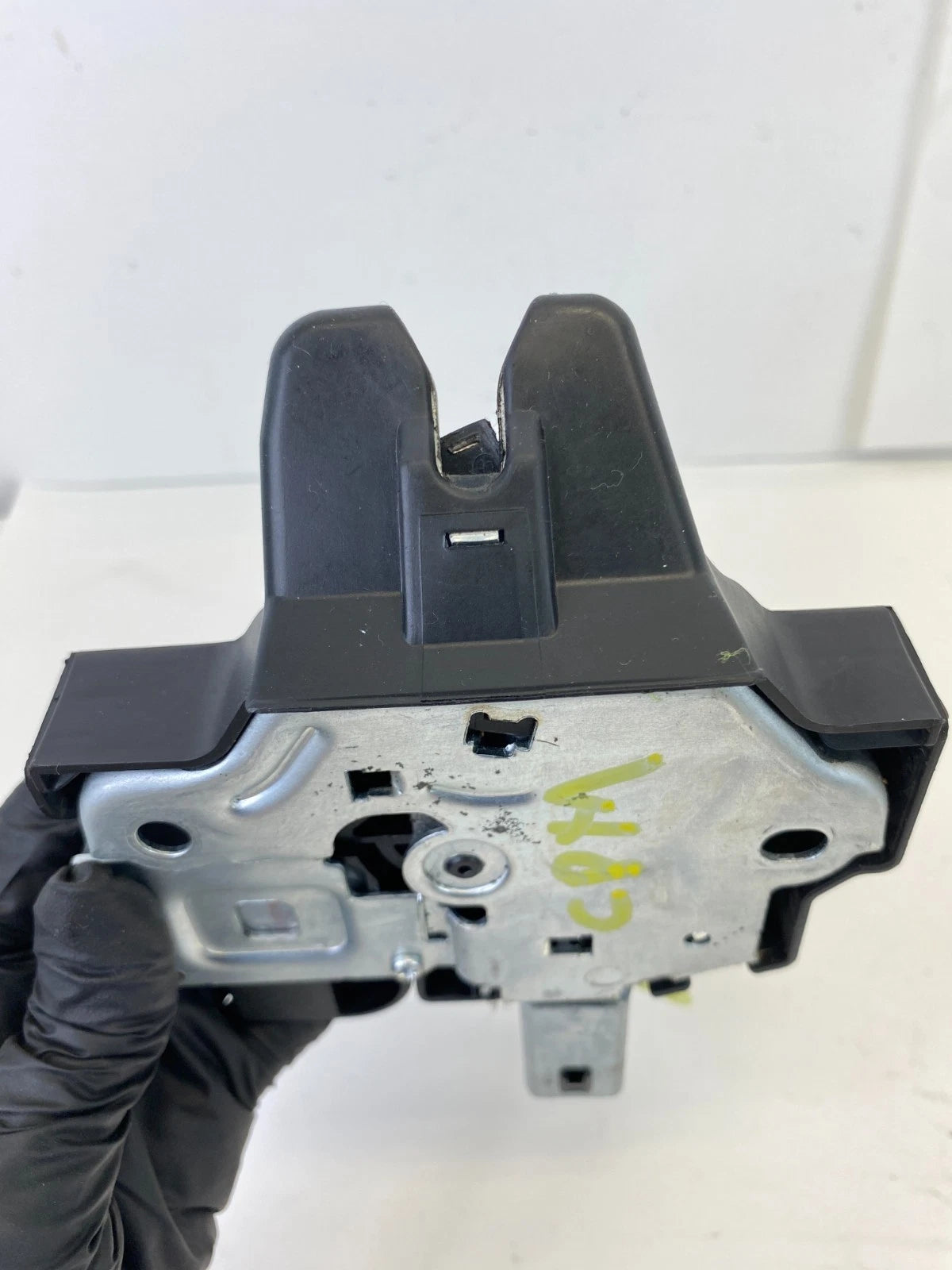 2010-2013 SUZUKI KIZASHI REAR TRUNK LID LOCK LATCH ACTUATOR ASSEMBLY OEM