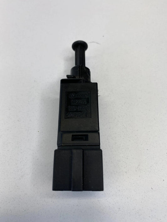 1998-2001 VOLKSWAGEN NEW BEETLE BRAKE LIGHT SWITCH SENSOR 927189D OEM