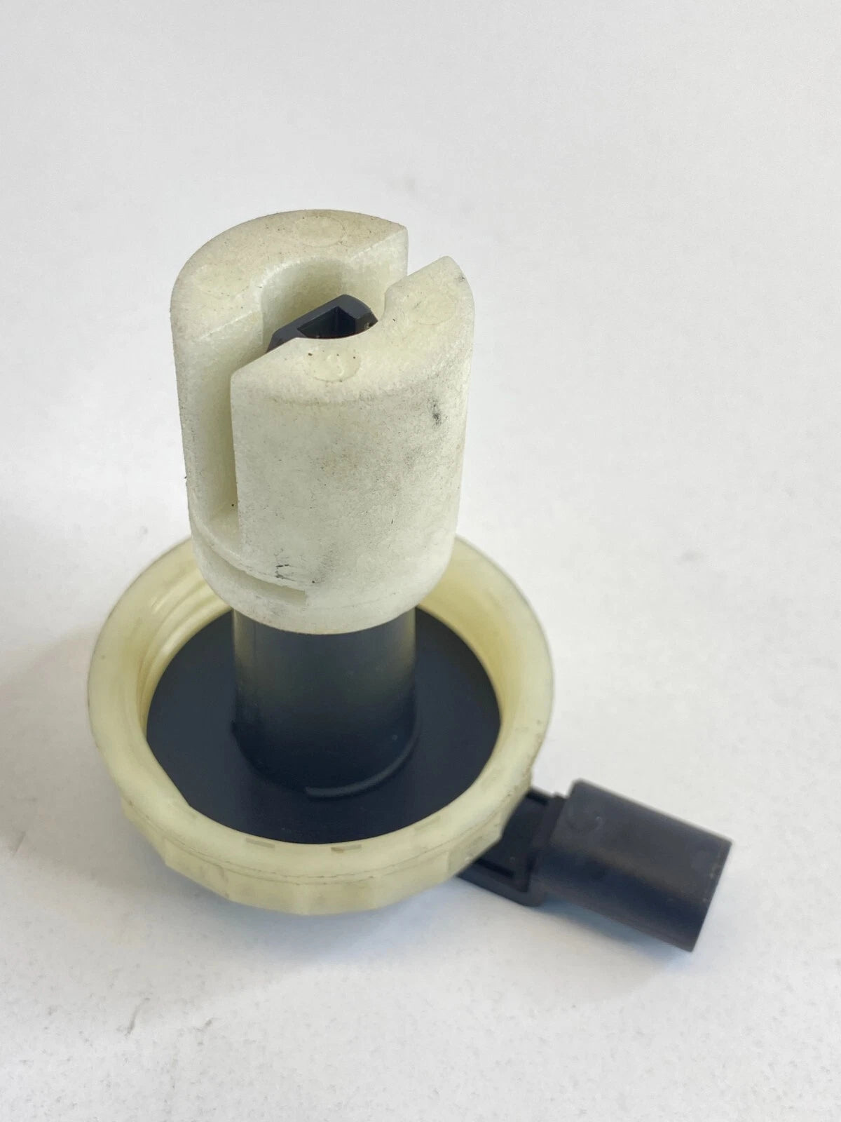 04-07 BMW 530I 525I 06 07 525XI 530XI BRAKE FLUID MASTER CYLINDER RESERVOIR CAP