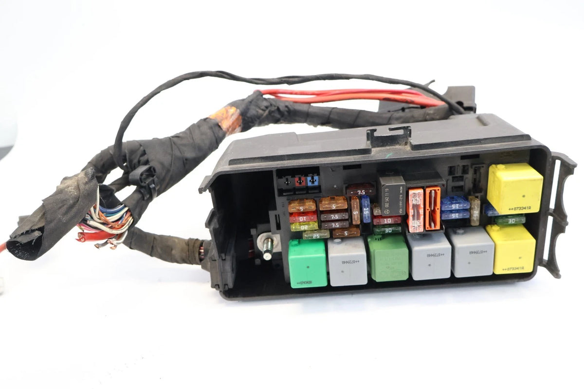 2006-2013 MERCEDES W251 R350 FRONT FUSE BOX RELAY W BATTERY DISTRIBUTION MODULE