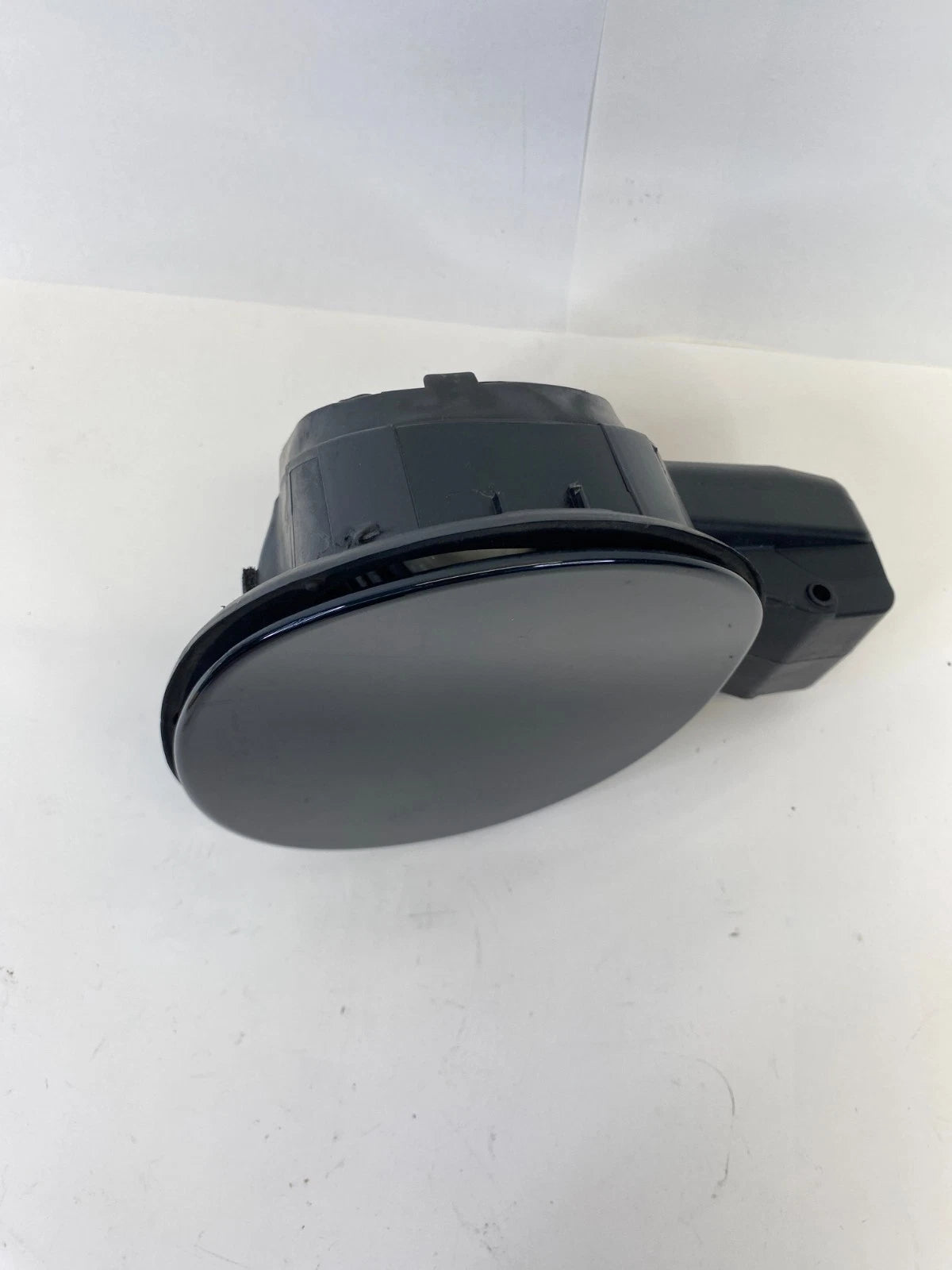 2011-2015 KIA SORENTO FUEL FILLER DOOR GAS LID COVER W/ CAP & FUEL POCKET OEM