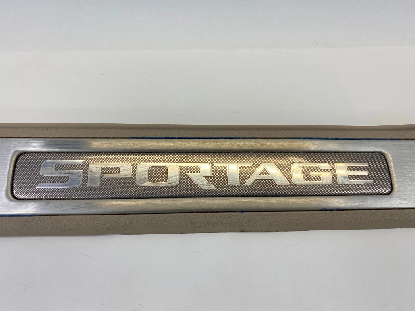 2005-2010 KIA SPORTAGE REAR LEFT DOOR STEP SCUFF SILL PLATE TRIM 85886-1F000 OEM